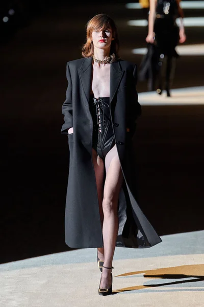 Look 3
